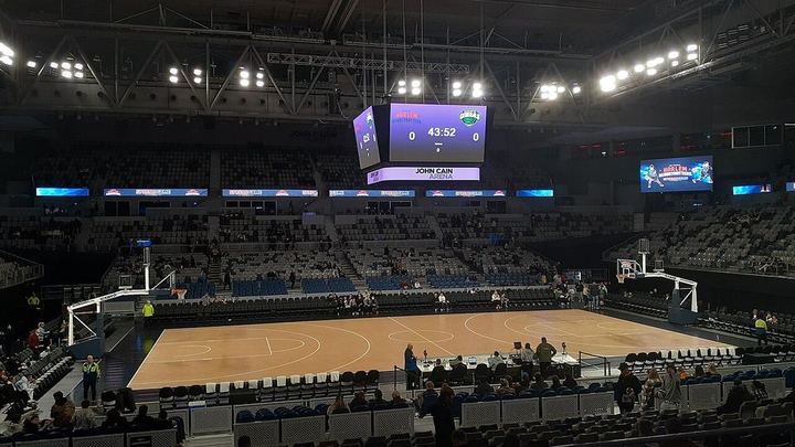 米兰今日与阿莱格里商谈解约，其或转投那不勒斯（封面配图）